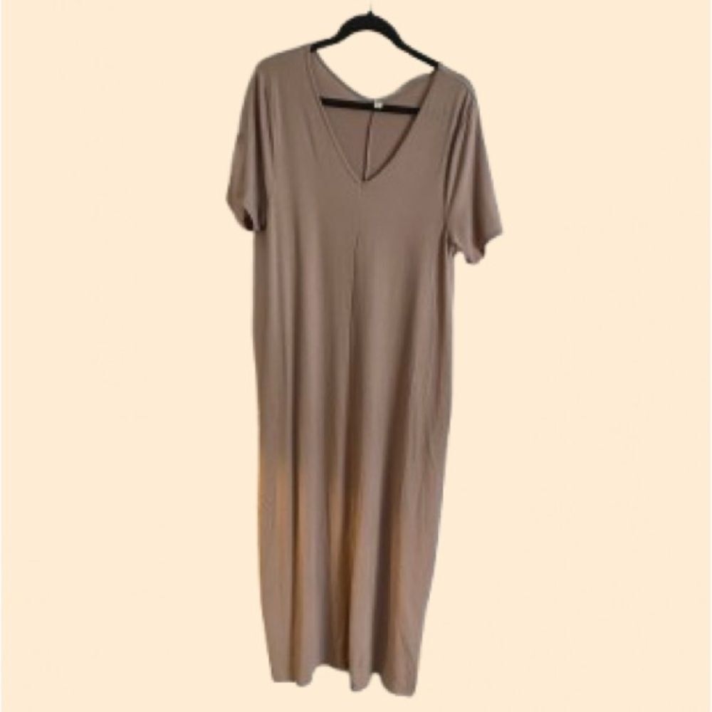 Zenana Outfitters Beige V-Neck Maxi Dress - Size XL